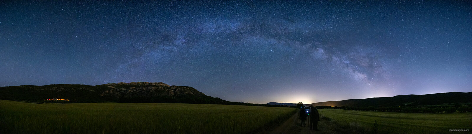 Panoràmica nocturna del Montsec